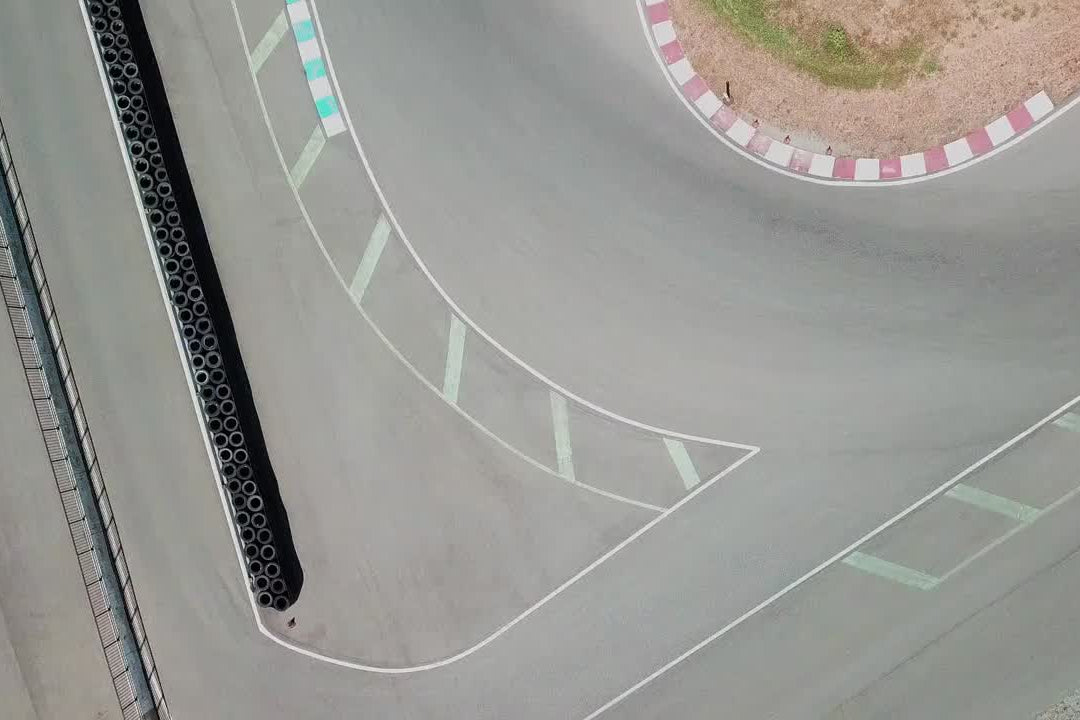 Pilotage d'une Alpine A110 sur circuit privatisé