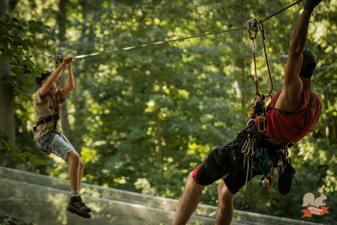 Une formule adulte de cinq parcours Aventure chez Woody Park