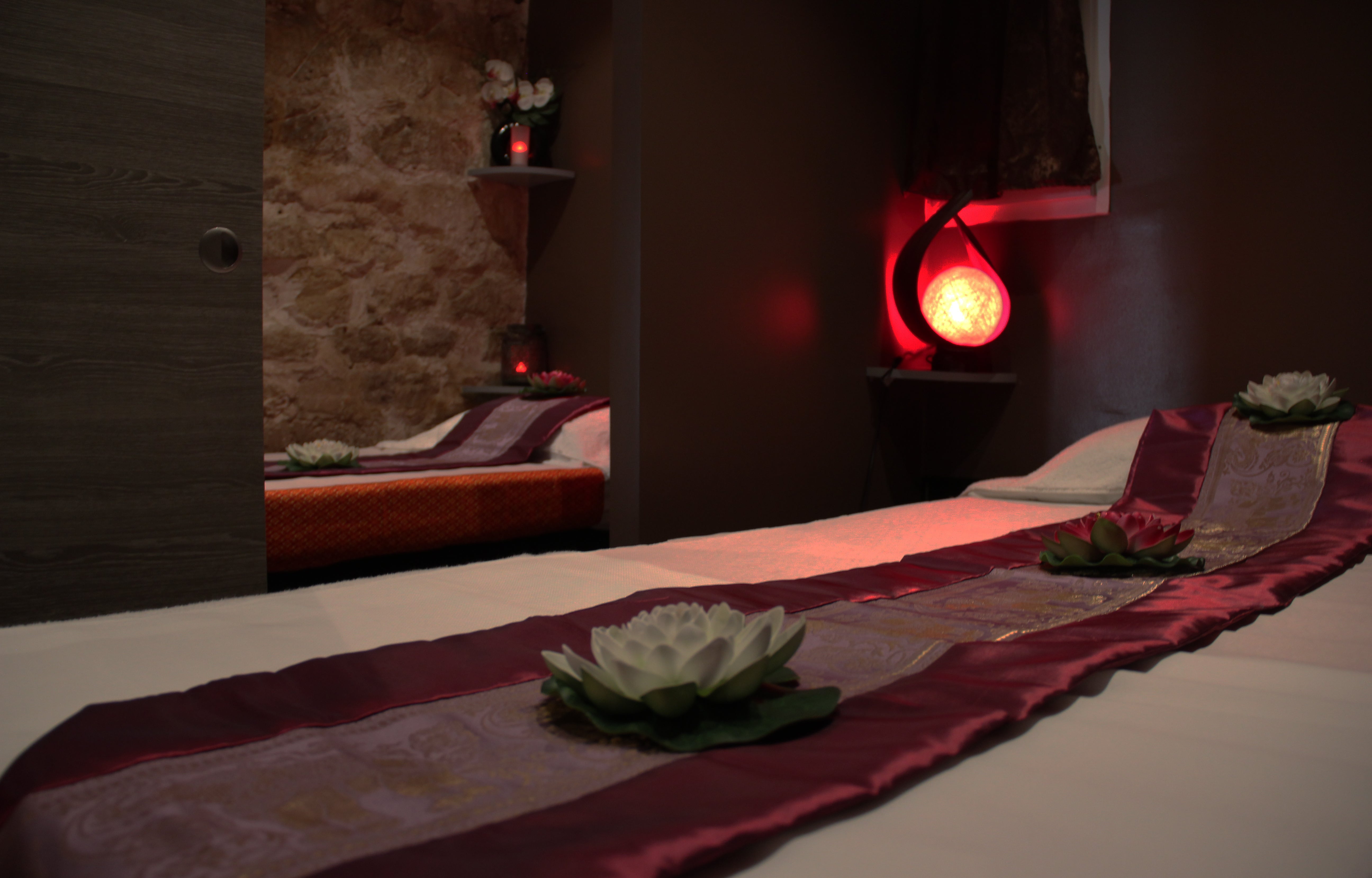 Un modelage thaï des jambes et des pieds aux huiles BIO chez Ban Zen Siam - 50 min
