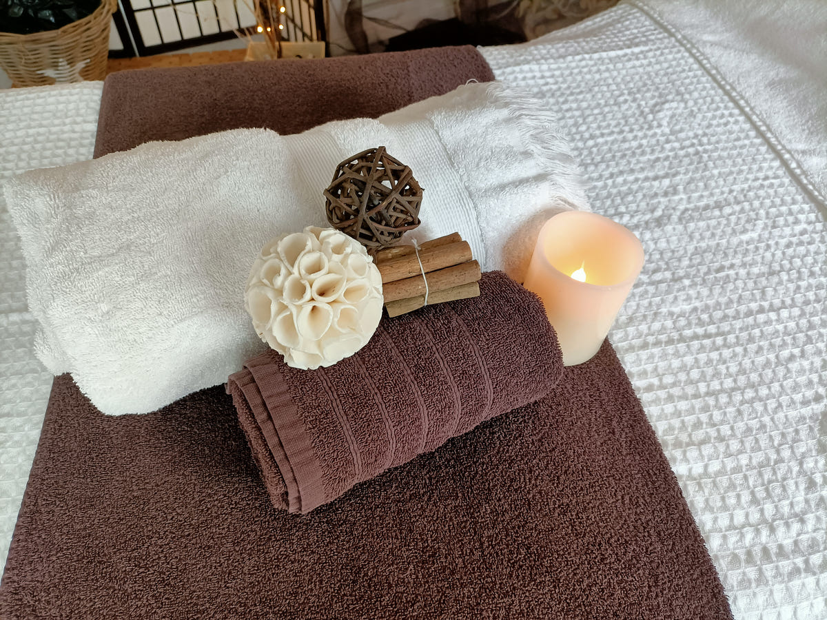Un massage aux pierres chaudes chez Reflet Zen - 1h10