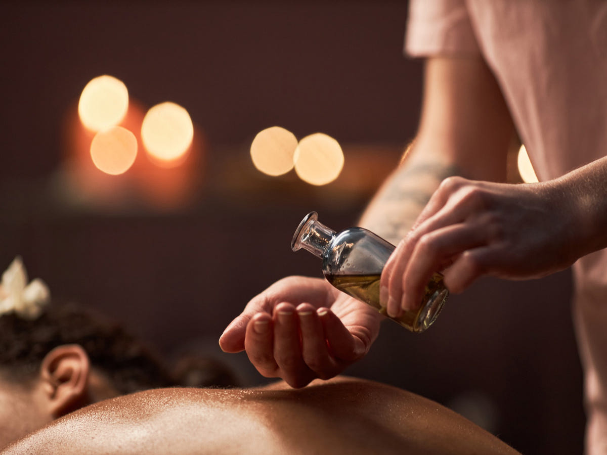 Un modelage relaxant du corps chez Les Mains Magiques - 1h