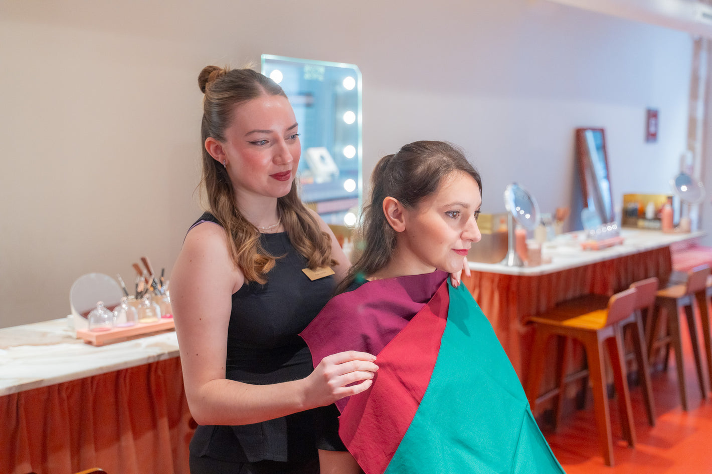 Atelier colorimétrie et création produit sur mesure chez Baton Rouge Paris