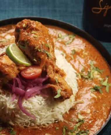 Une entrée un plat un dessert une boisson chez Le Tandoor