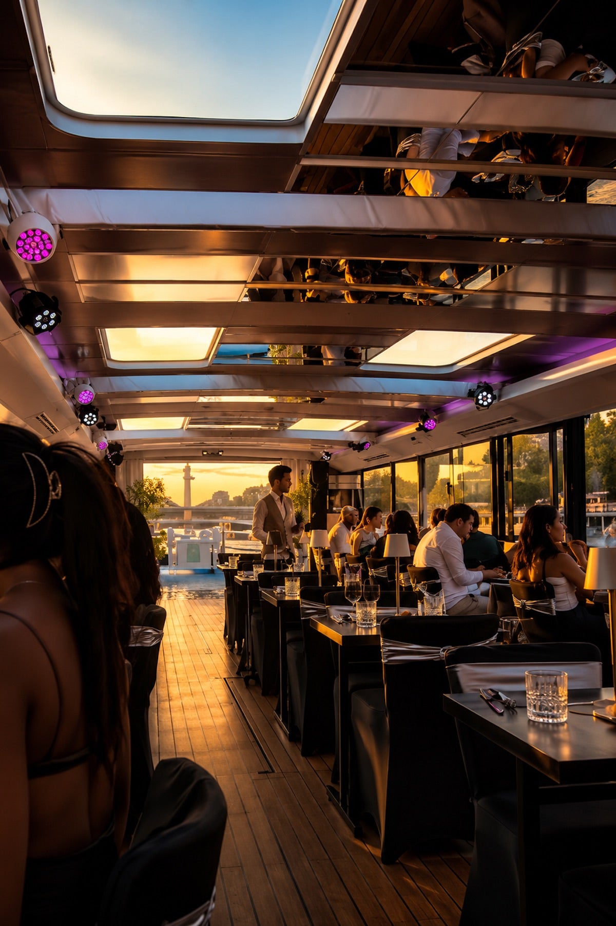 Dîner-croisière sur la Seine avec entrecôte premium à volonté sur le Grand Bleu