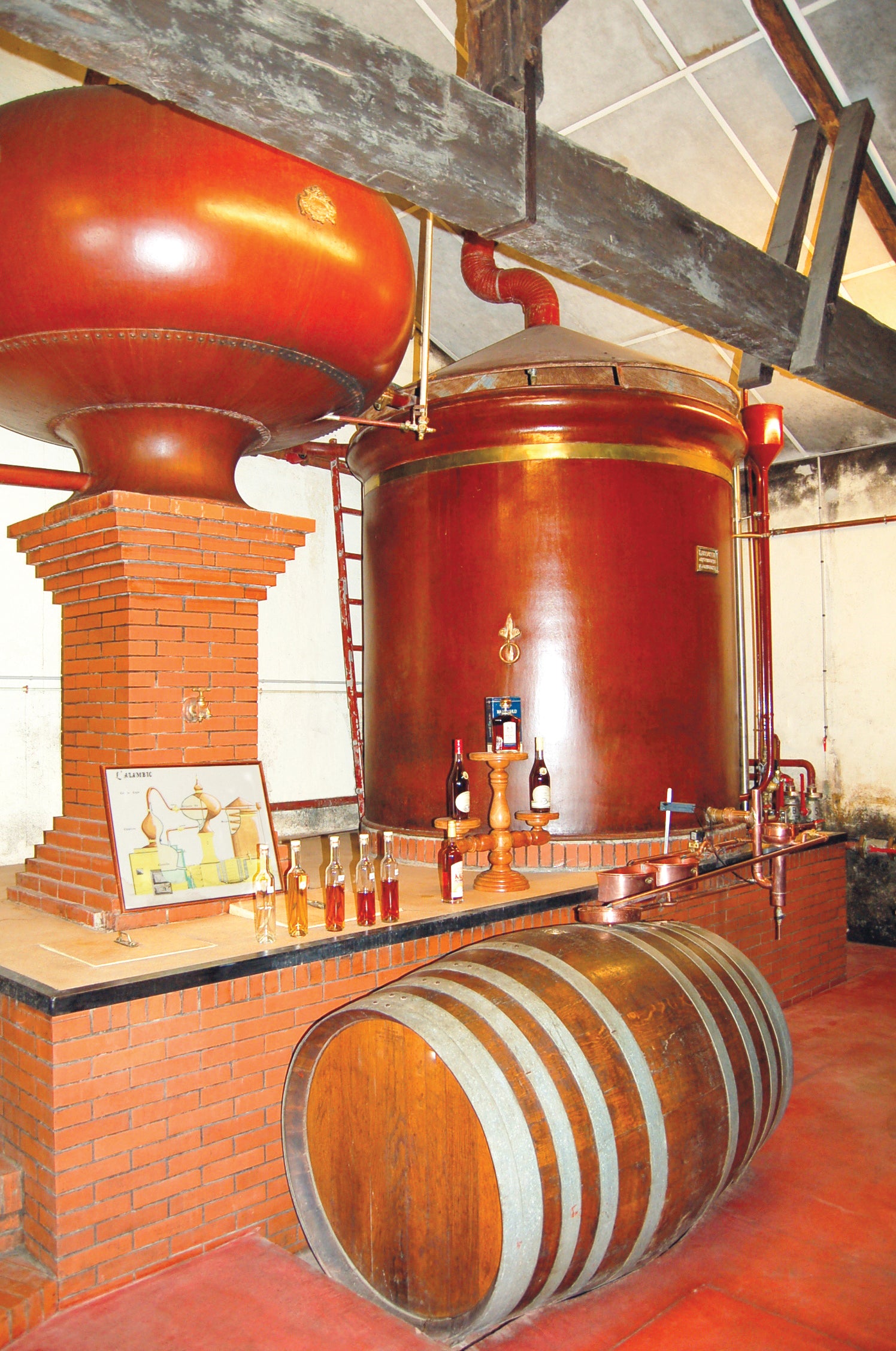 Dégustation de pineau et cognac et visite des chais, du musée, de la distillerie chez Le Maine Giraud