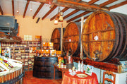 Dégustation de pineau et cognac et visite des chais, du musée, de la distillerie chez Le Maine Giraud
