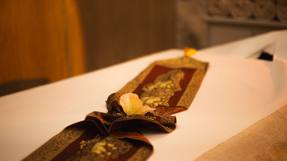 Massage relaxant aux huiles chaudes naturelles chaudes chez Wat&Sens