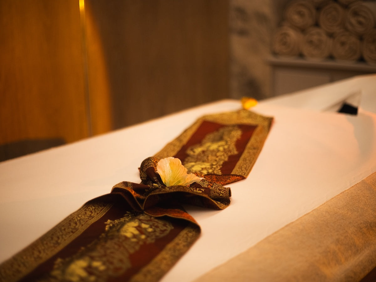 Massage relaxant aux huiles chaudes naturelles chaudes chez Wat&Sens