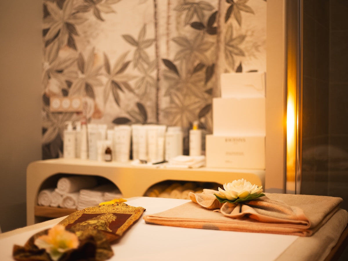 Massage relaxant aux huiles chaudes naturelles chaudes chez Wat&Sens