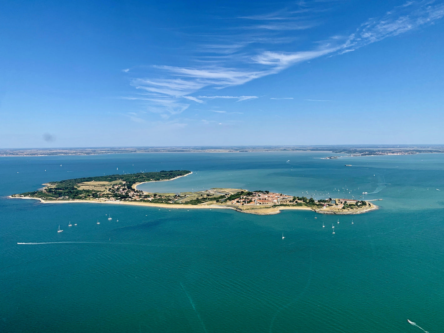 Un vol panoramique en hélicoptère chez Héliberté HJS - La Rochelle - 25 min