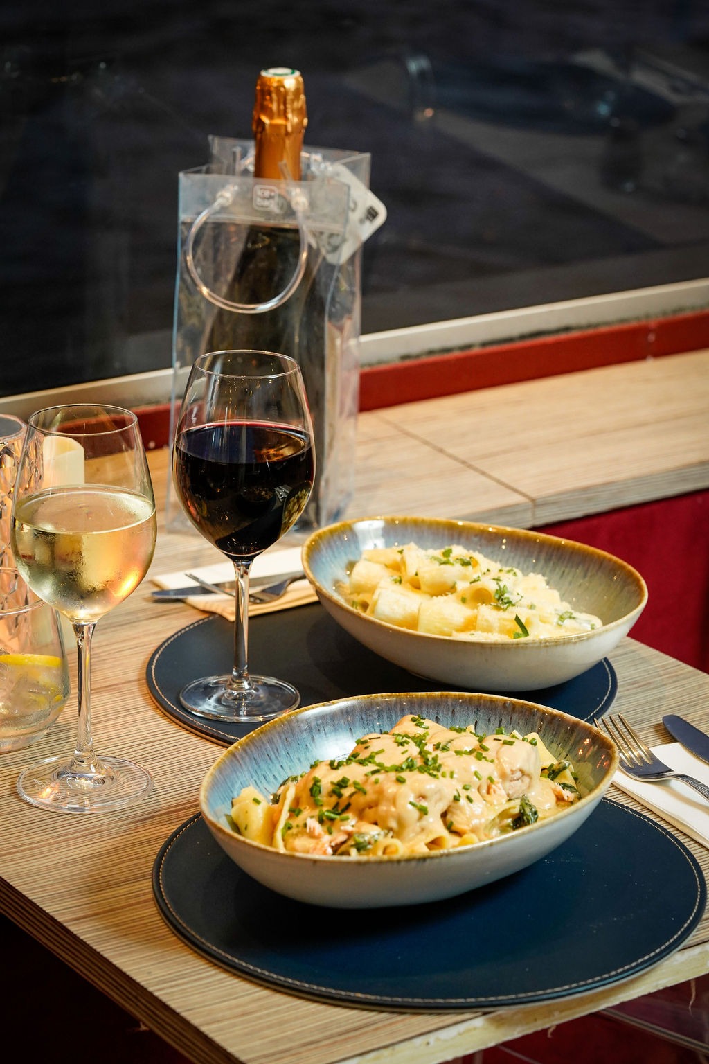 Soirée Trattoria en Seine à bord du Théo