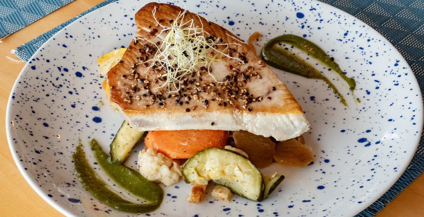Un menu entrée, plat, dessert avec planche à partager et kir chez La Maison Bleue Restaurant