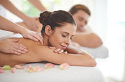 Une brumisation et un modelage relaxant du dos chez Abélys Spa