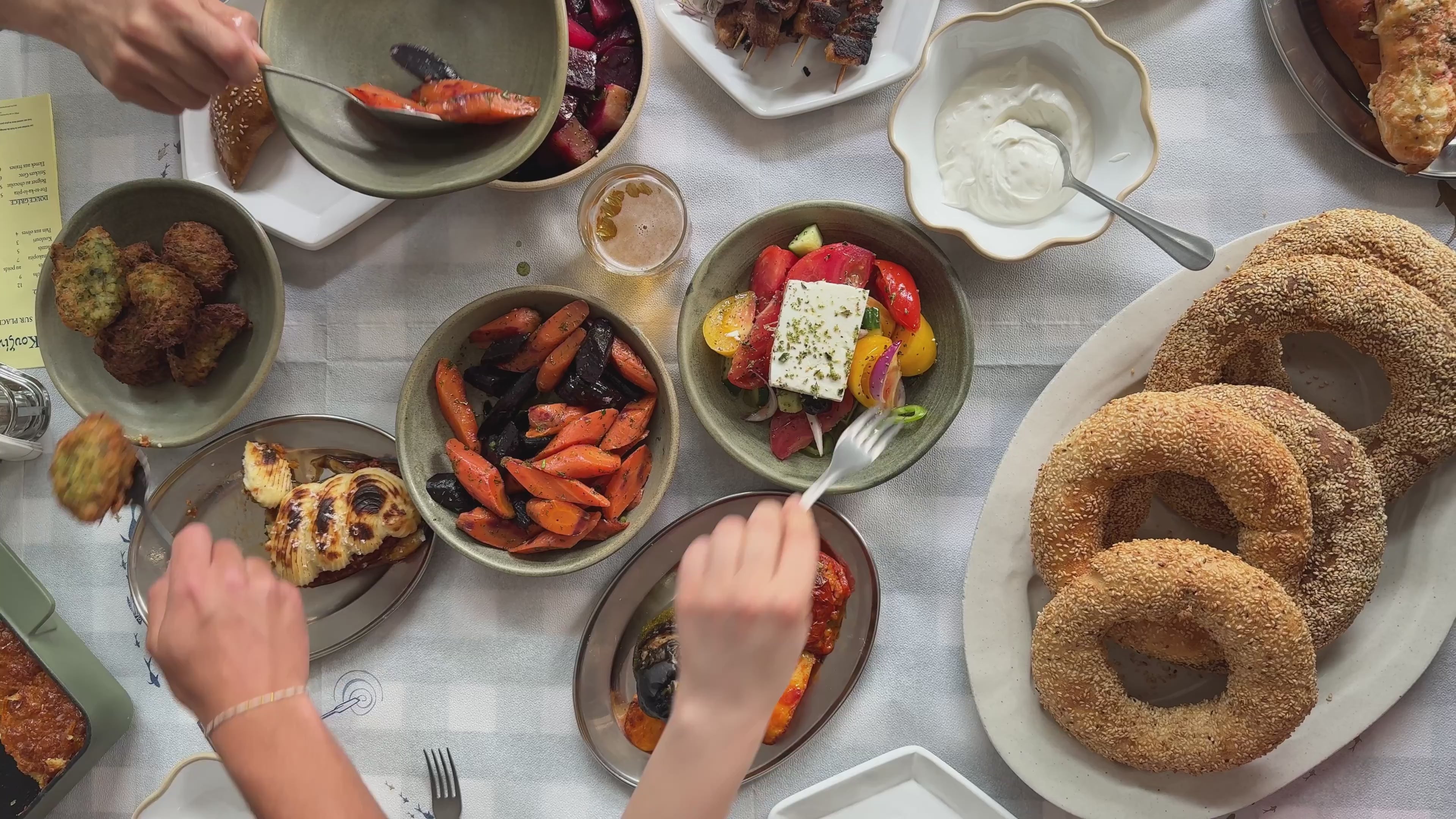Charger la vidéo : Brunch pour deux chez Ypseli